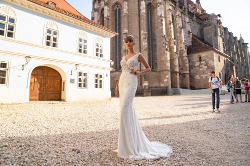 https://elisebride.ro/images/stories/virtuemart/product/7 Mila       (1).jpg